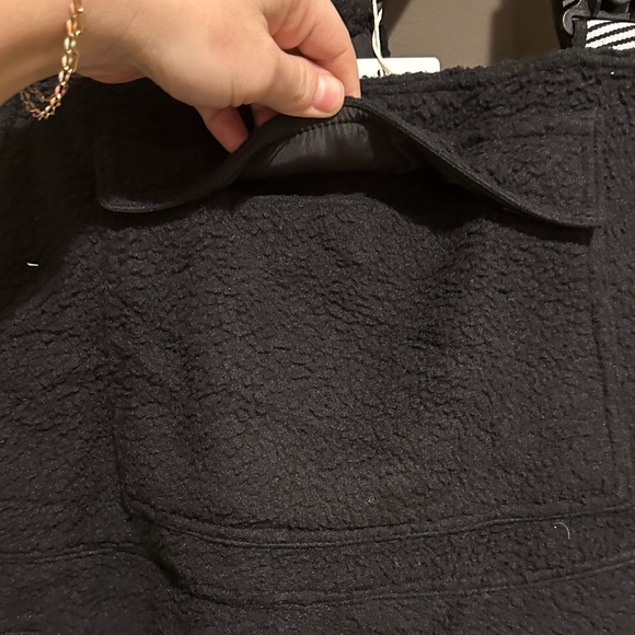 Women’s large NWT Black Sherpa Overalls - Picture 7 of 8